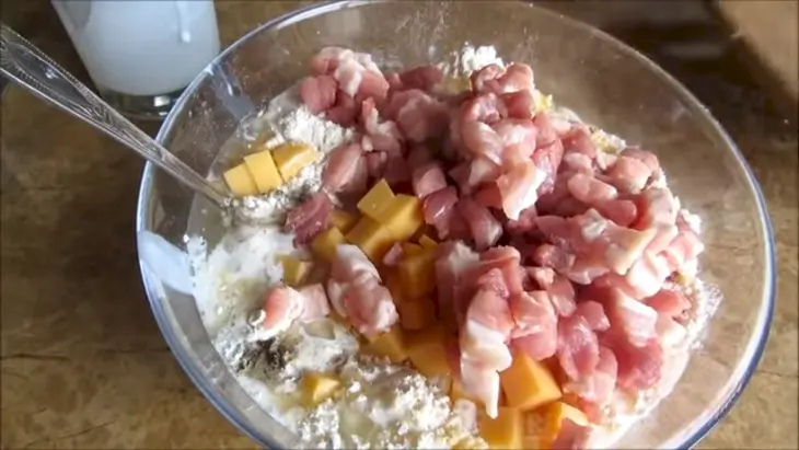 Купеческий пирог с кабачком, картошкой и грудинкой: шаг 5