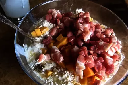 Купеческий пирог с кабачком, картошкой и грудинкой: шаг 5