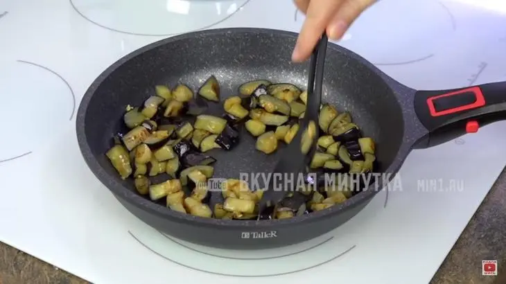Грибной суп с баклажанами: шаг 1