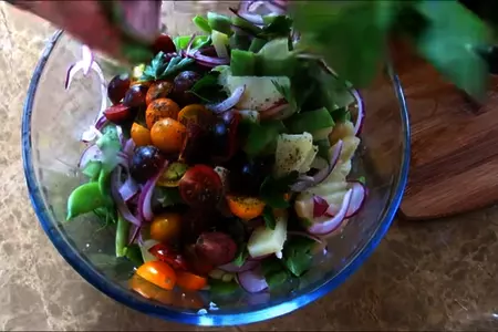 Синие помидоры и зеленая фасоль – вкуснейший летний салат: шаг 5