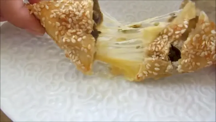 Вкуснейшие бурекасы с сыром и баклажанами: шаг 5