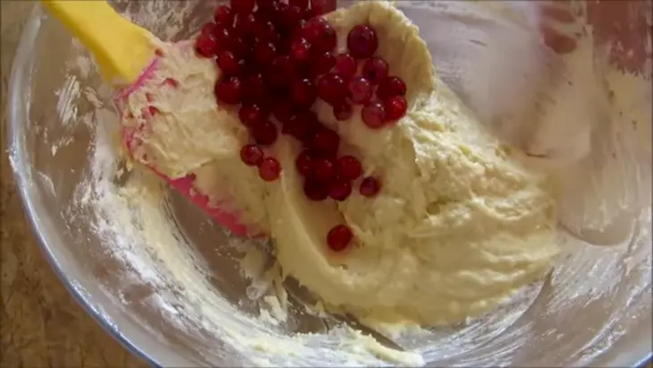 Вкусное печенье с ягодой за 5 минут: шаг 3