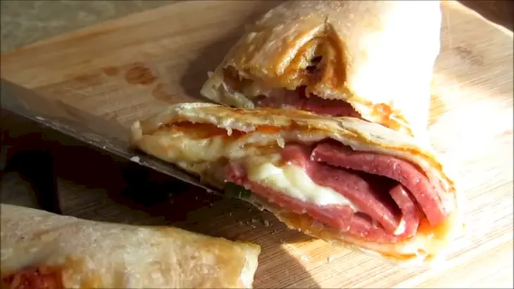 Вкусная пицца-рулет «стромболи»: шаг 8