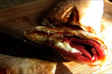 Вкусная пицца-рулет «стромболи»: шаг 8