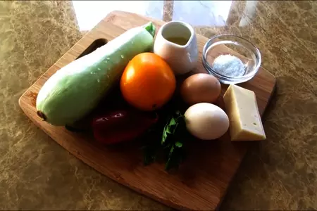 Летний завтрак - омлет с кабачком и овощами: шаг 1