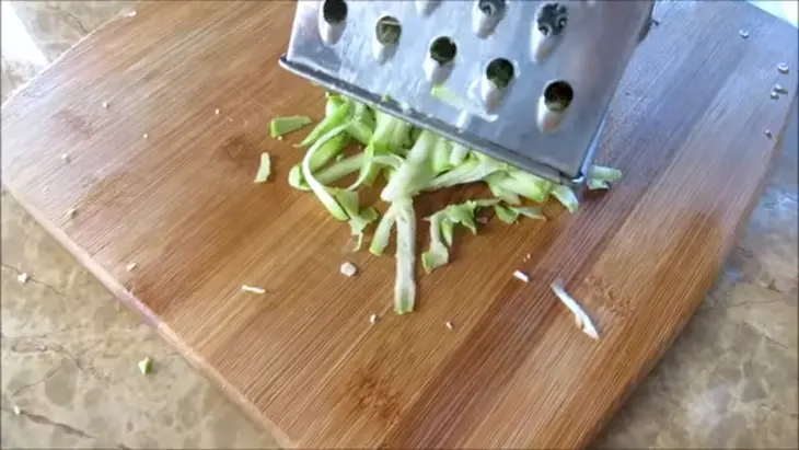 Летний завтрак - омлет с кабачком и овощами: шаг 3