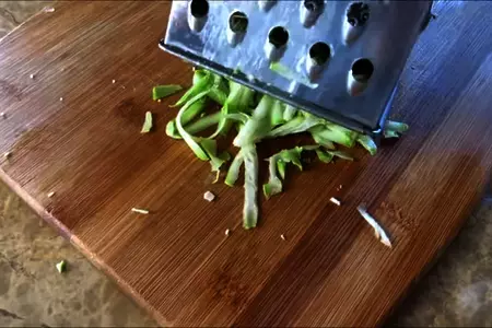 Летний завтрак - омлет с кабачком и овощами: шаг 3