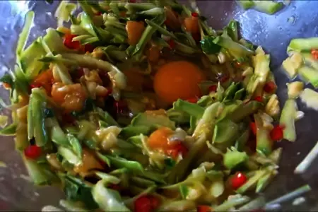 Летний завтрак - омлет с кабачком и овощами: шаг 4