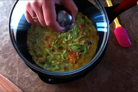 Летний завтрак - омлет с кабачком и овощами: шаг 5