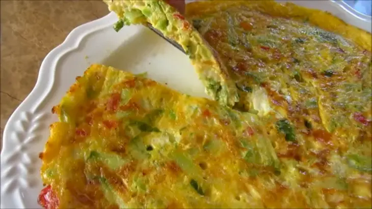 Летний завтрак - омлет с кабачком и овощами: шаг 6