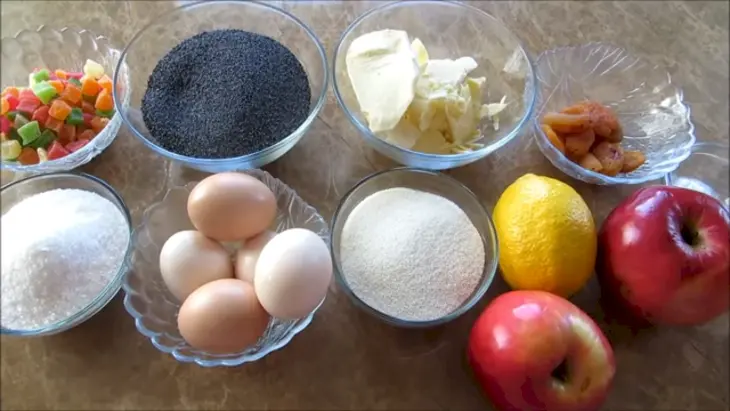 Необыкновенно вкусный пирог без муки, с маком и яблоком!: шаг 1