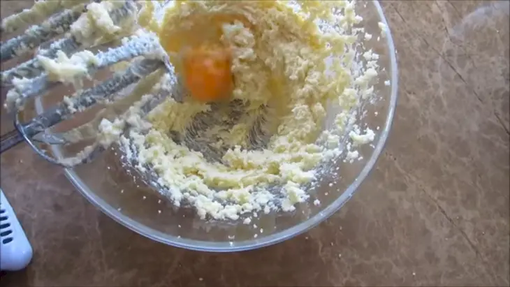 Необыкновенно вкусный пирог без муки, с маком и яблоком!: шаг 3