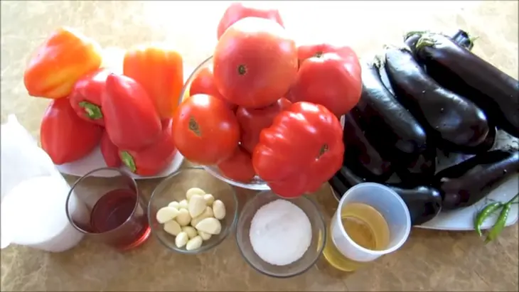 Баклажаны в аджике на зиму: шаг 1