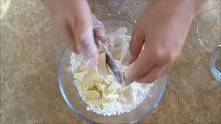 Пирог с сердечками и грибами: шаг 1