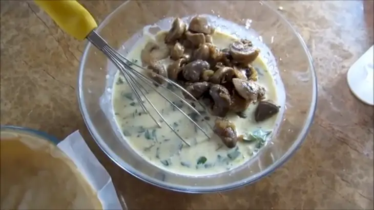 Пирог с сердечками и грибами: шаг 4