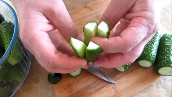 Секретное оружие любого застолья / огурцы по-корейски: шаг 2