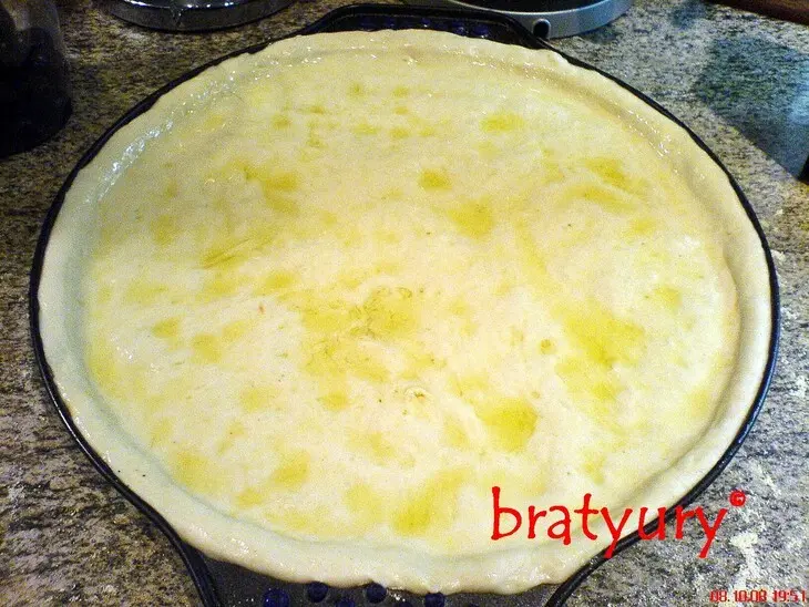 Pizza tre formaggi e due pancetta (пицца с тремя сырами и двумя беконами): шаг 1