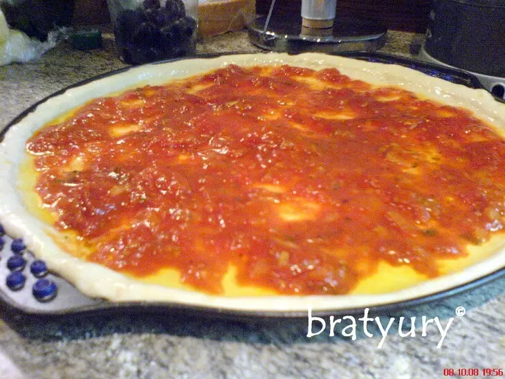 Pizza tre formaggi e due pancetta (пицца с тремя сырами и двумя беконами): шаг 2