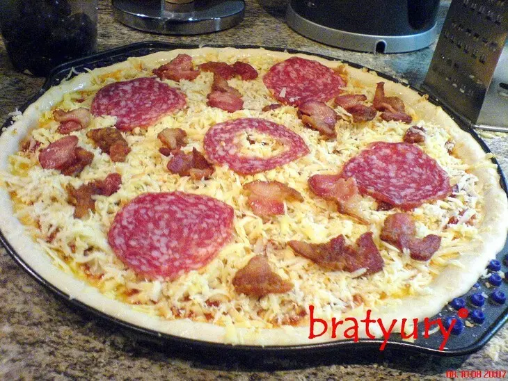 Pizza tre formaggi e due pancetta (пицца с тремя сырами и двумя беконами): шаг 4