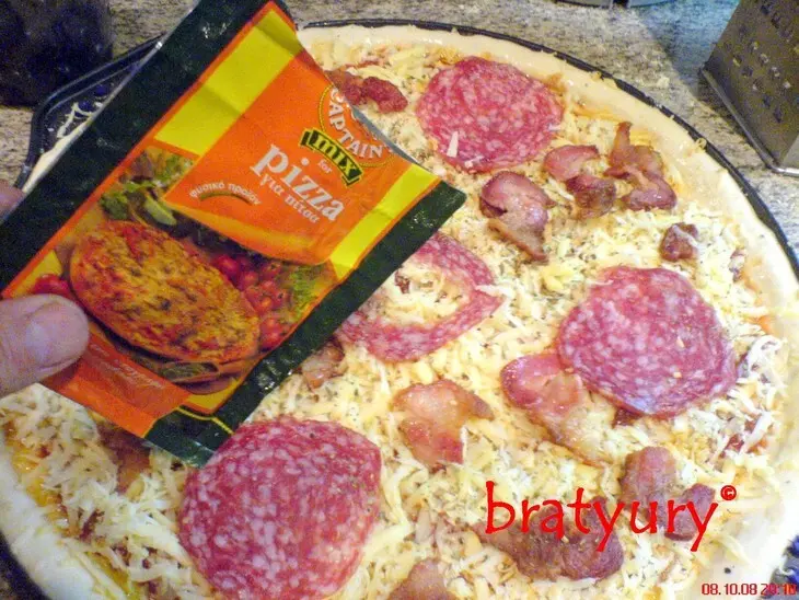 Pizza tre formaggi e due pancetta (пицца с тремя сырами и двумя беконами): шаг 5