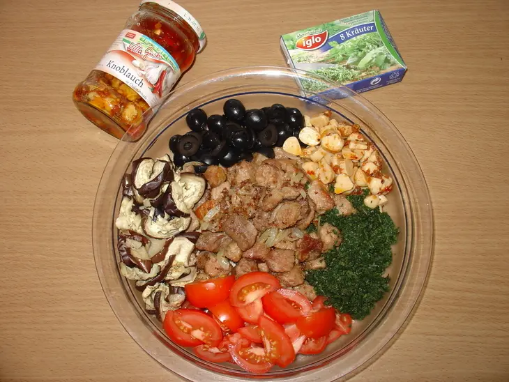 Салат с мясом и печёнными баклажанами.: шаг 1