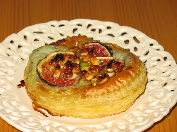 Слойки с рокфором и инжиром: шаг 7