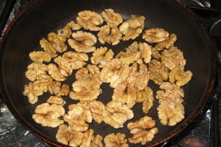 Грецкие орехи в карамели: шаг 1