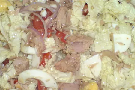 Лодочки из пекинской капусты с салатом из тунца: шаг 3