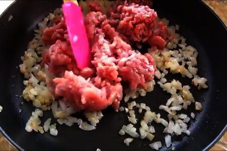 Вкуснятина для перекуса - картофельный рулет с мясом: шаг 4