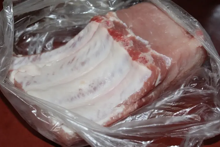 Свиная корейка на кости запеченная цельным куском: шаг 1