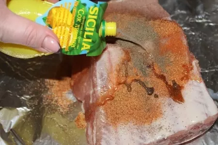 Свиная корейка на кости запеченная цельным куском: шаг 3
