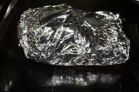 Свиная корейка на кости запеченная цельным куском: шаг 6