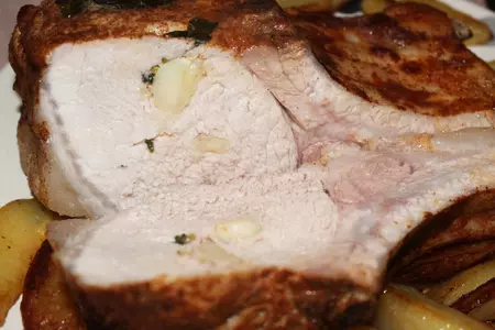 Свиная корейка на кости запеченная цельным куском: шаг 9
