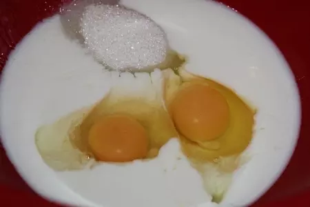 Вафли с эмэндемсом и сгущенкой: шаг 1
