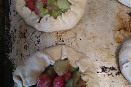 Галета с клубникой и ревенем: шаг 9