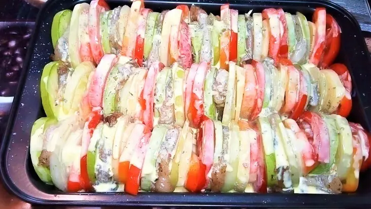 Запеканка овощная с куриным филе и в яично-сметанной заливке: шаг 1
