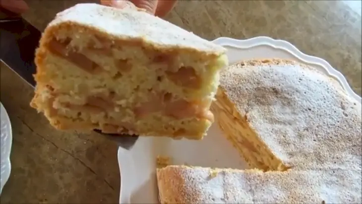 Вкуснейшая мамина шарлотка / самый удачный рецепт из простых продуктов: шаг 8