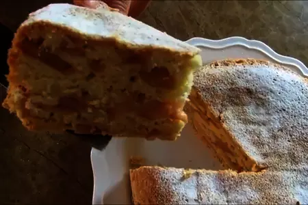 Вкуснейшая мамина шарлотка / самый удачный рецепт из простых продуктов: шаг 8