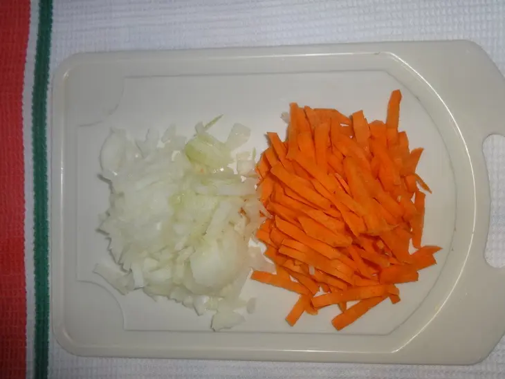 Тушеная капуста с колбасками: шаг 2