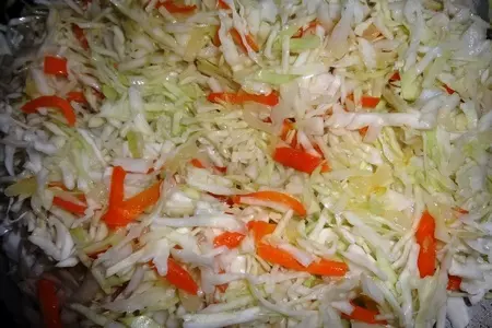 Тушеная капуста с колбасками: шаг 4