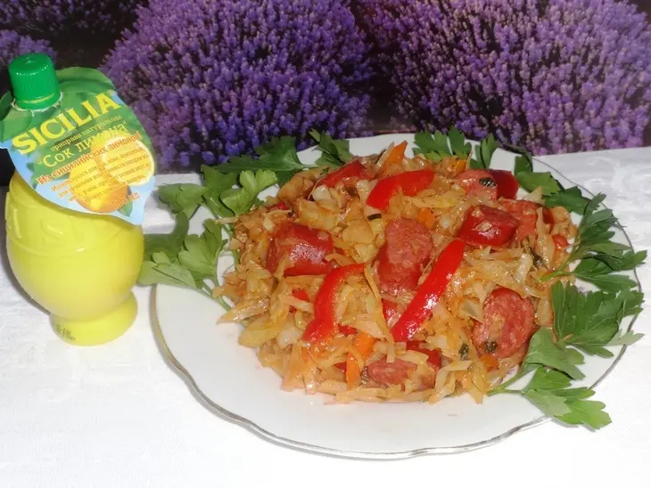 Тушеная капуста с колбасками: шаг 9