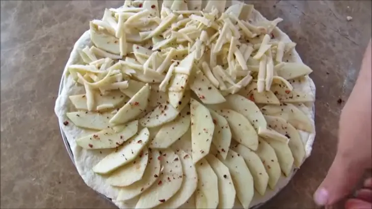 Манка, яблоки и помидоры - фантастически вкусно! закусочные лепешки с сыром!: шаг 6