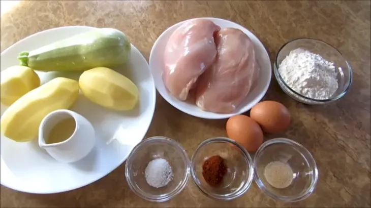 Курица в хрустящей шубке из картофеля и кабачка!: шаг 1