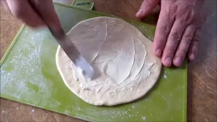 Стоит только полить тесто содой и результат вас удивит! вкусные слоенки!: шаг 4