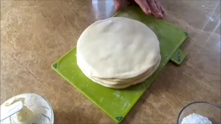Стоит только полить тесто содой и результат вас удивит! вкусные слоенки!: шаг 5