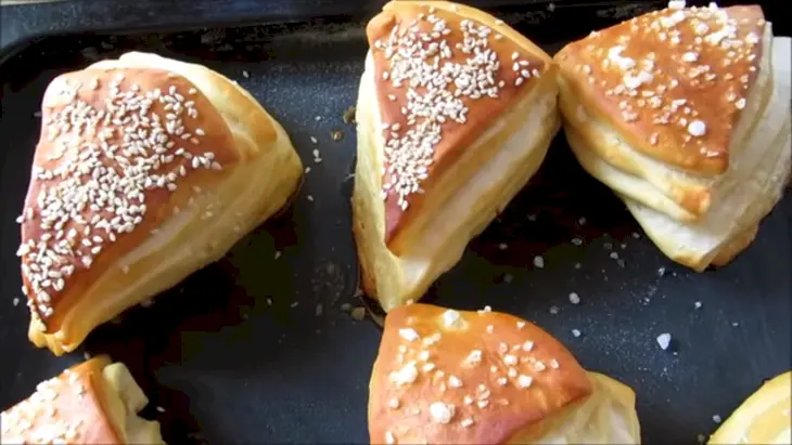 Стоит только полить тесто содой и результат вас удивит! вкусные слоенки!: шаг 9