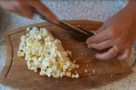 Салат со свининой и солеными огурцами: шаг 3