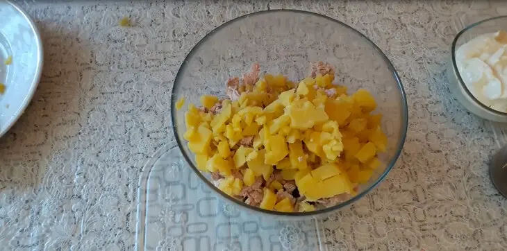 Салат со свининой и солеными огурцами: шаг 4