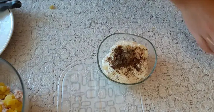 Салат со свининой и солеными огурцами: шаг 5