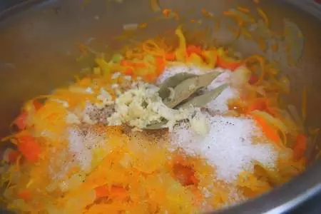 Салат из кабачков с помидорами на зиму: шаг 6
